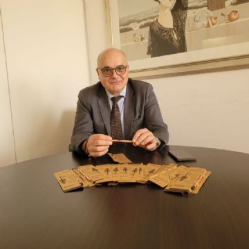 POLISERVICE REGALA 1000 MATITE CHE 